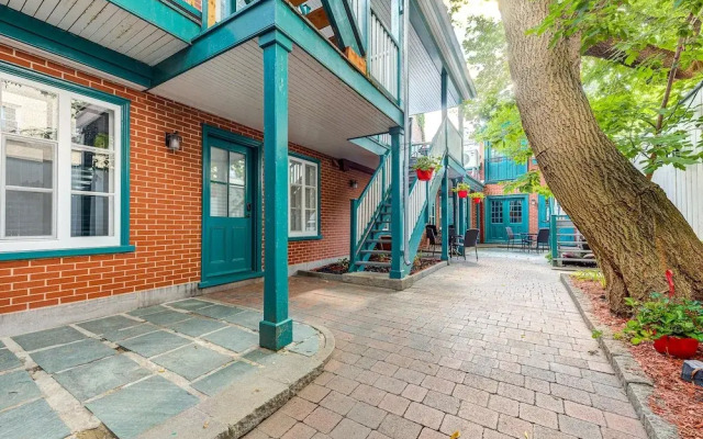 Gorgeous 3 Bedroom 2-floor Old Townhouse