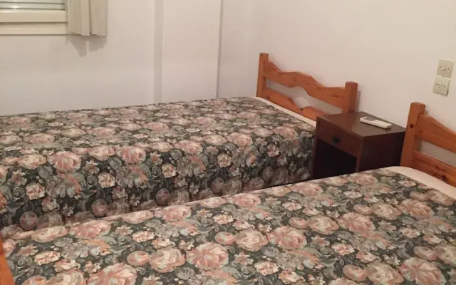 Spacious 3 Bedroom 5bed Apartment - Adults Only