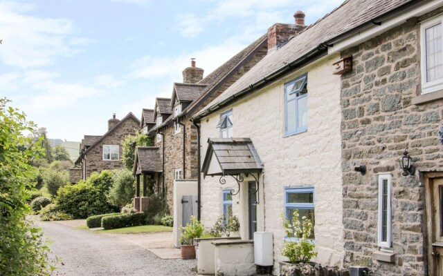 1 Garden Cottages