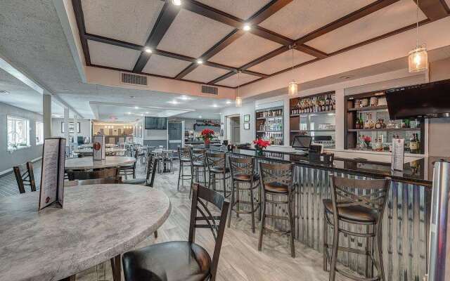 Eastlake Suites Hotel & Conference Center By OYO Urbana