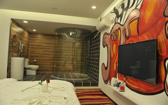 Eaka Hotel