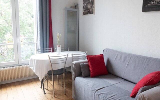 Beautiful Charming and Bright apt Near Paris