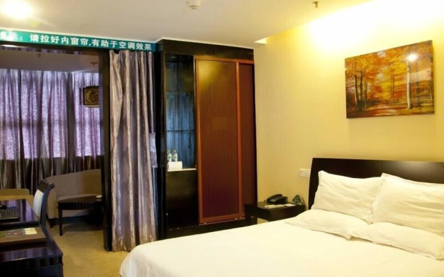 GreenTree Inn Taicang Baolong Square Hotel