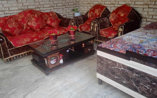 OYO HOME 92078 Pinky Homestay