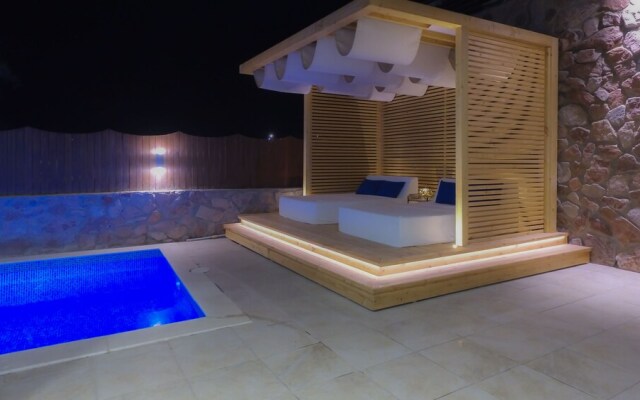 Luxury Suite By The Pool