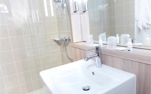 Kyriad Versailles - St-cyr-l'ecole