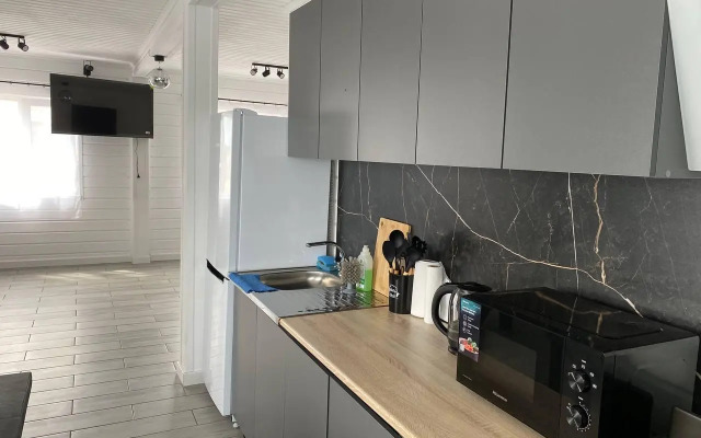 Дом у пруда