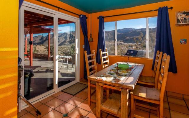 Chuck's Cabin in a Joshua Tree Community