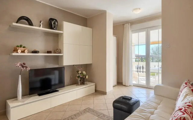 Premium Apartment With Patio