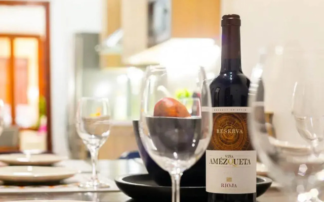 Great Spacious Apartment in the Gothic District City Center