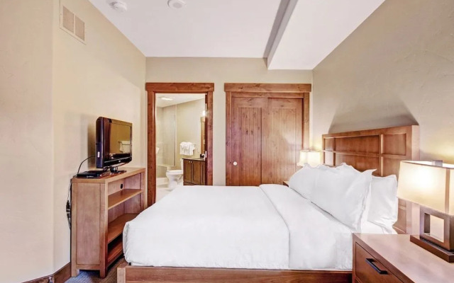 One Ski Hill Place S8325