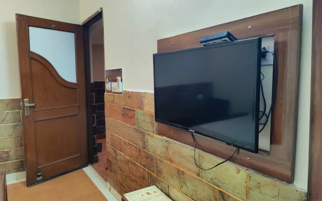 Harish Guest House -Railway Station Road