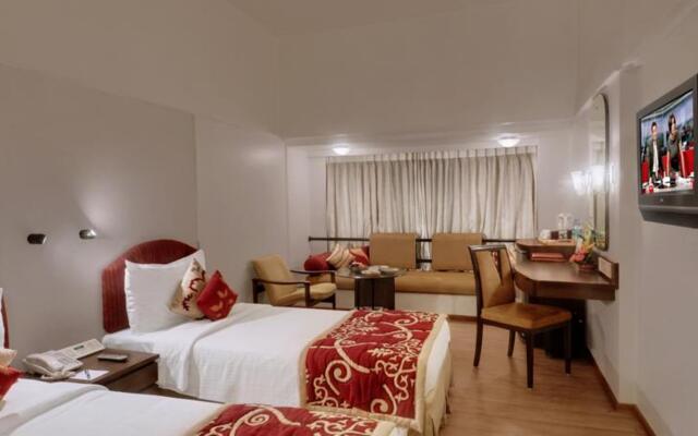 Hotel Kohinoor Continental, Airport