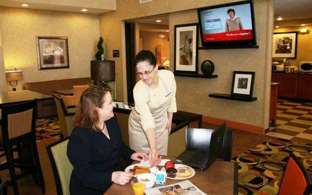 Hampton Inn & Suites Cedar Rapids - North