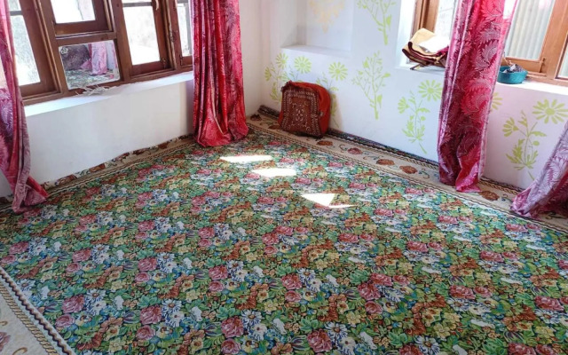 POP 92607 Rohi Homestay