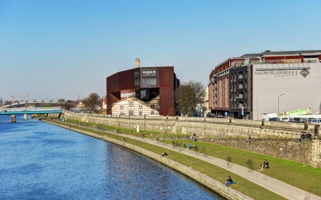 Riverside Blvd by Cracow Moods
