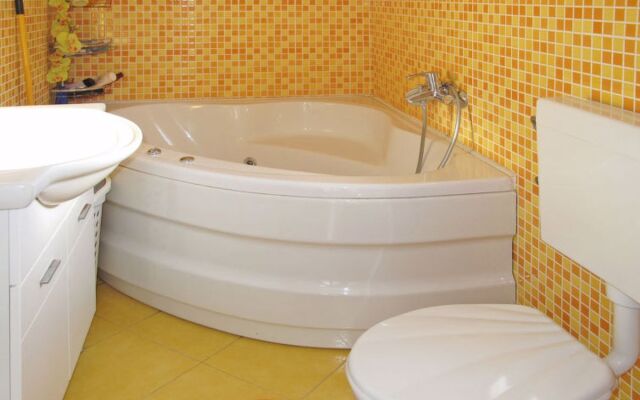 Andriana (SIB225) 28077