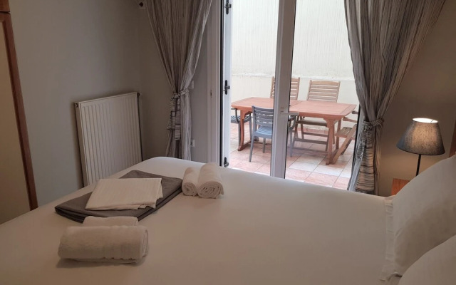 Cosy Apartment with patio
