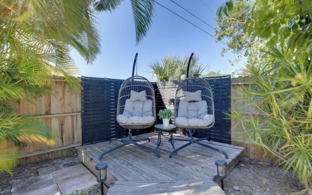 8 Mi to Beaches: Bradenton Home w/ Poolside Oasis!