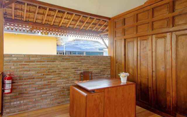 OYO 2010 Dalem Jongke Homestay