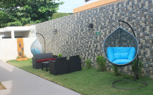 Four Season GUESTHOUSE