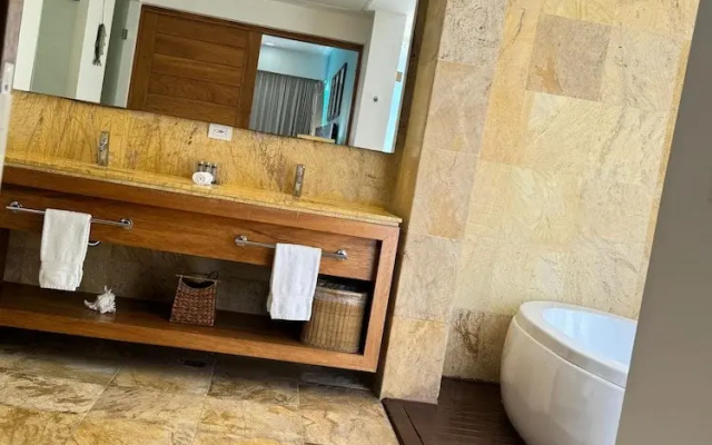 Apt w 2BR Ocean View Jacuzzi in Sotogrande