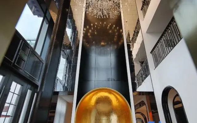 Shangri-La The Chenrezig Sky Garden Hotel
