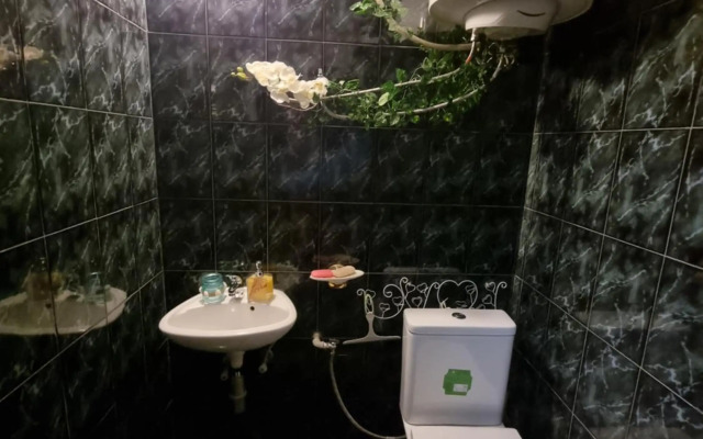 Tsar Simeon, 2 bedroom, living room and fireplace