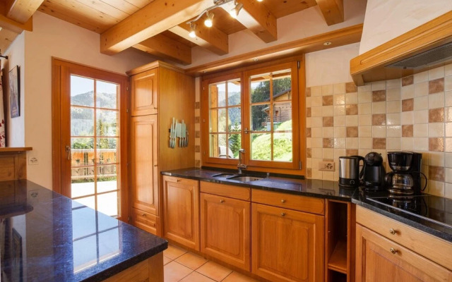 Grand Swiss Chalet for 10 Near Skilift