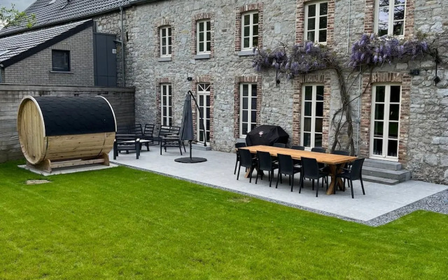 Cosy Mansion With Private Terrace and Sauna
