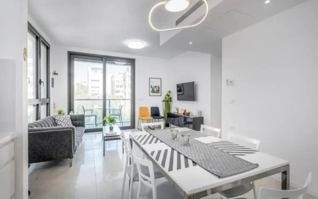 Kerem Hateimanim Area-3 BR with Balcony