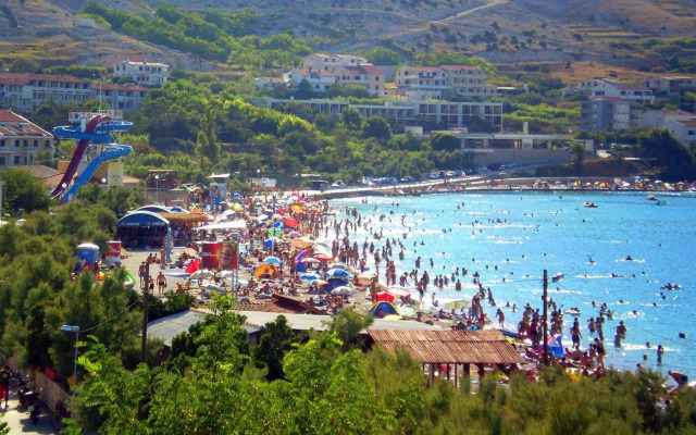 Rooms and apartments Galeb