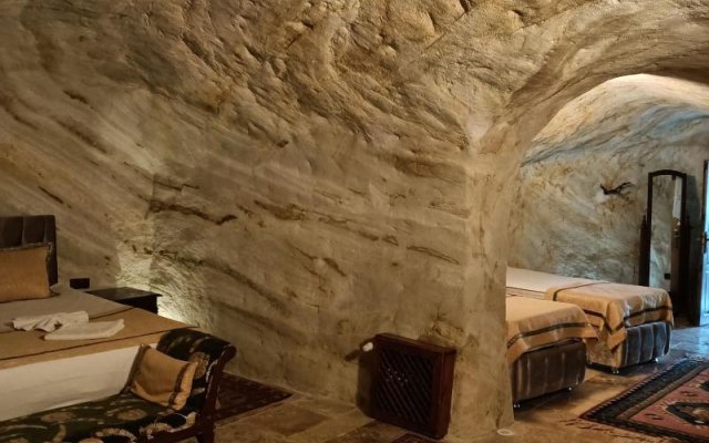 Naturels Cave House