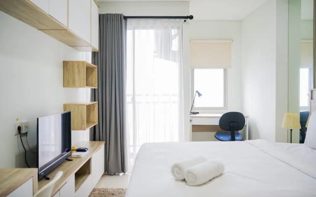 Best Location Studio Apartment at Springwood Residence