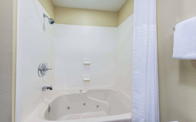 Super 8 Copley Akron