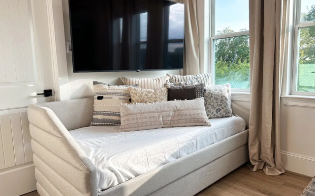 The Green Haus Luxxe Cabana Rooftop Retreat