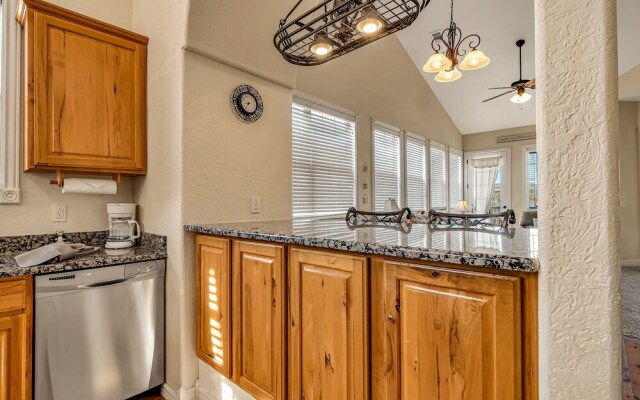 Scenic Terrace 2 Bedroom Condo by Redawning