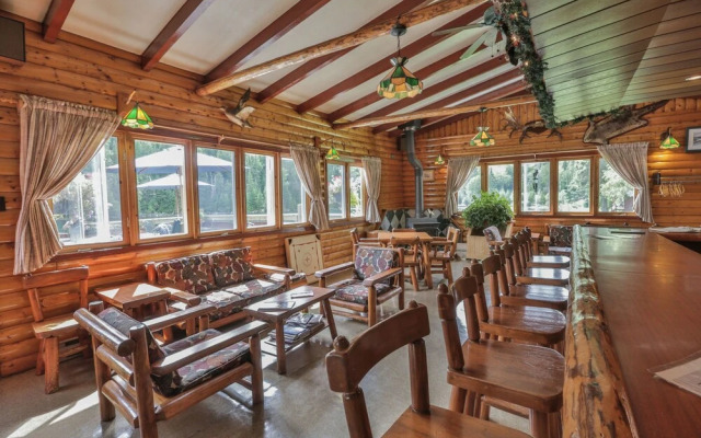 Kan-à-Mouche Pourvoirie Auberge et Chalets