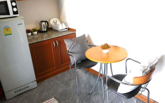 Baansuan Condo - MRT Cultural Station