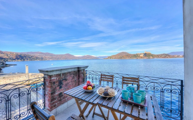 Stella Del Lago Pied Dans L'eau