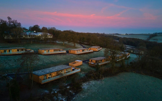 Meadow 2 Bedroom Lodge 7
