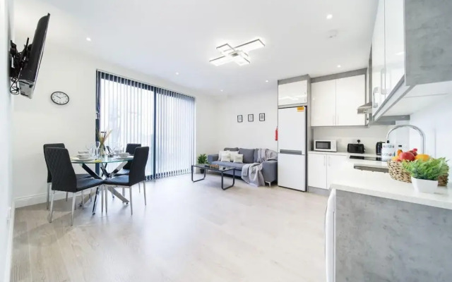 Livestay - Luxury 2bed Apartment With Free Parking