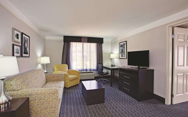 La Quinta Inn & Suites by Wyndham Santa Clarita - Valencia