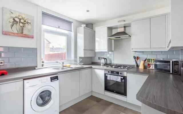 Captivating 2-bed House in Hamilton With Jacuzzi