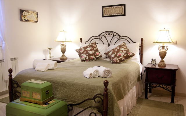 Eleni's Village Suites
