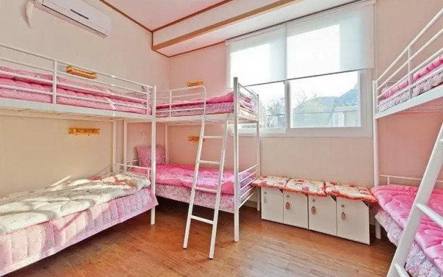 Travel Road Guesthouse
