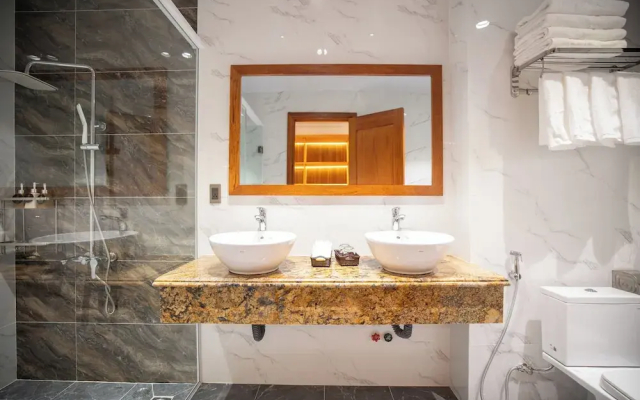 La Fleur Premium Central Apartment