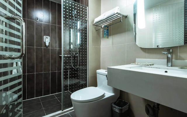 ibis Luoyang Train Station