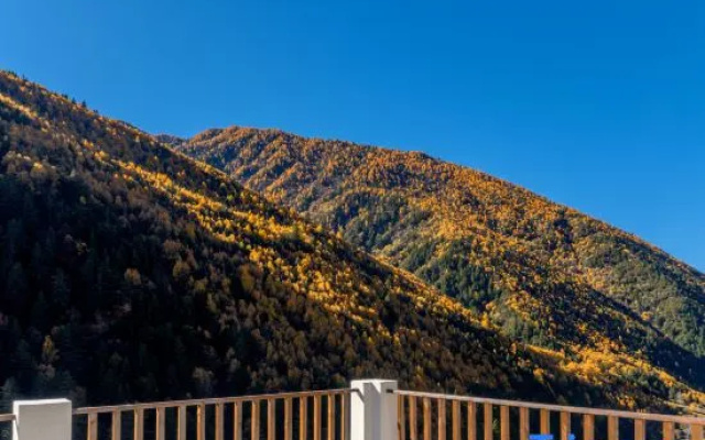 Xunguang Yuegui · Snow Mountain Secret Boutique Stay (Mount Siguniang Scenic Area) – Outside – Ngawa