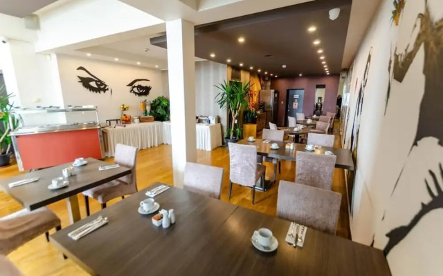 Opul Boutique